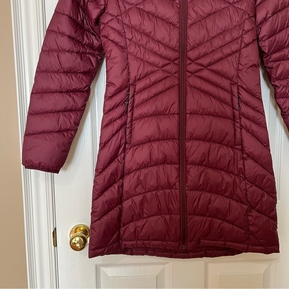 [BNWOT] Lolë Long Lightweight Down Puffer Shell Jacket Burgundy - Size XS - Picture 5 of 16